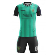 將圖片載入圖庫檢視器 FJ029 訂製團體足球套裝服 時尚設計間條綠色撞色領短袖足球服 足球套裝供應商
